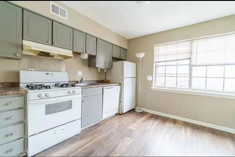 2 bed, 800 sqft, $680 — Photo 2