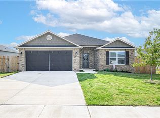 1633 Ace Ave, Gentry, AR 72734