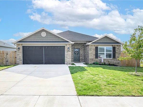 1633 Ace Ave, Gentry, AR 72734