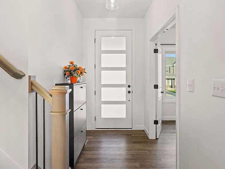 5335 Daffodil Dr — Photo 2