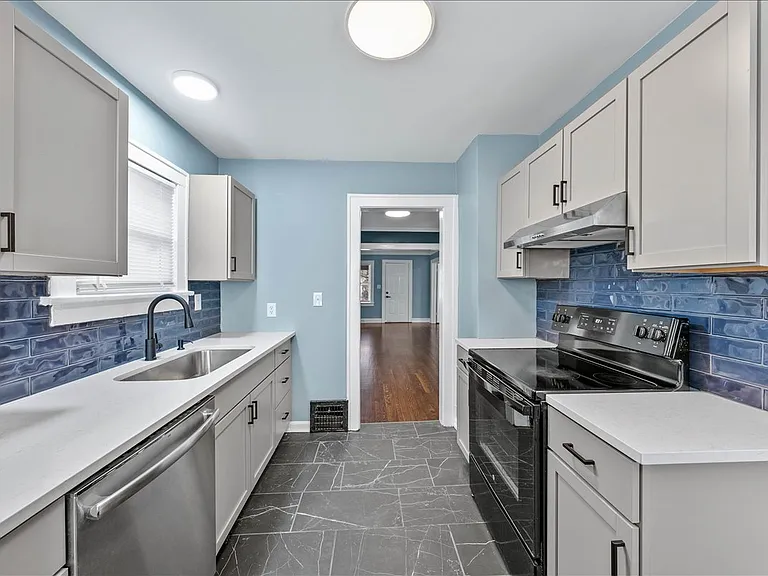1311 E 62nd St — Photo 10