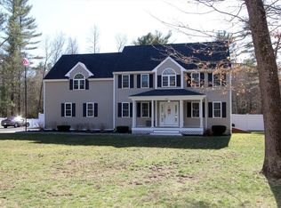 923 Walnut Plain Rd, Rochester, MA 02770