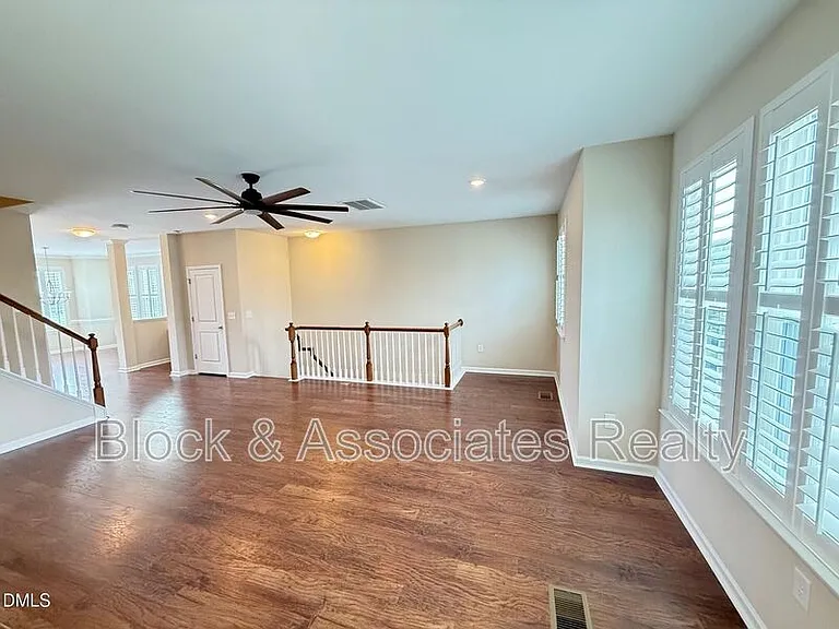 537 Austin View Blvd — Photo 12
