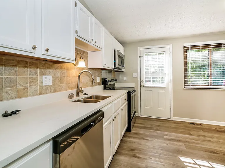 7315 Chimney Rock Ct — Photo 9