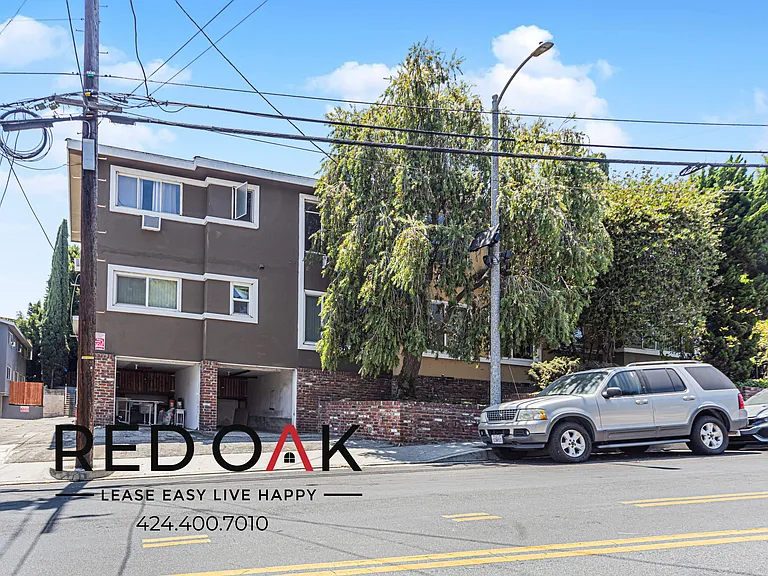 3401 Club Dr #2 — Photo 4