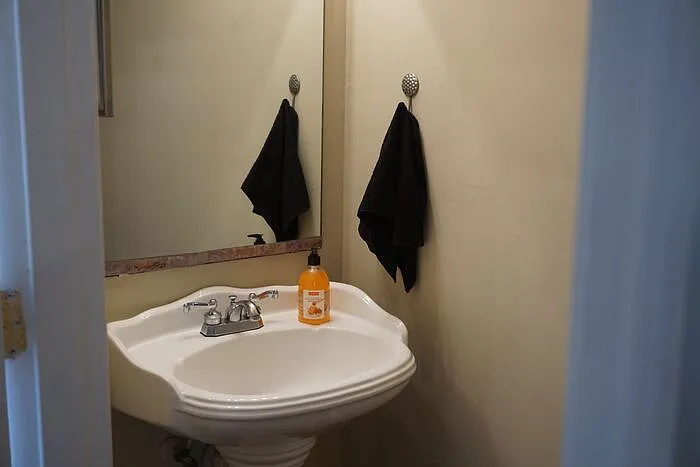 5562 Bennington Dr — Photo 10