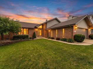 65 Beiriger Dr, Dyer, IN 46311