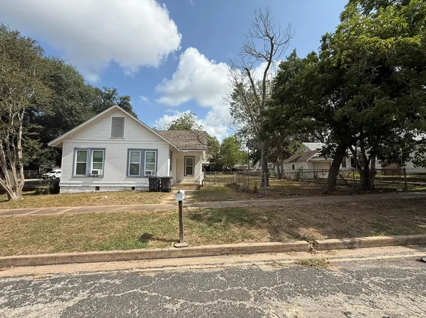 715 Anderson St, Schulenburg, TX 78956