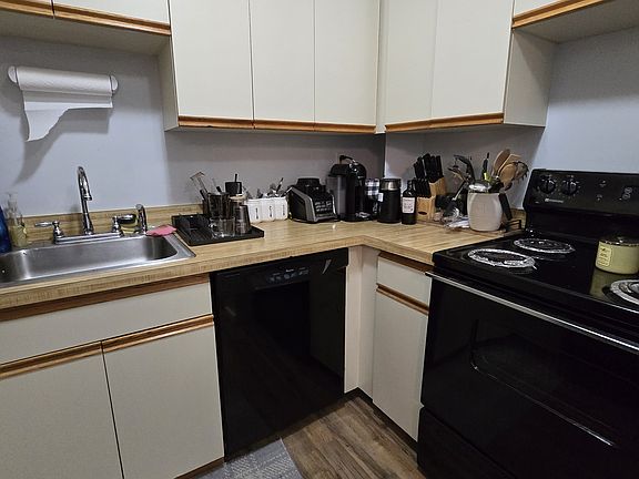 5th image of 90 Quincy Shore Dr APT 704