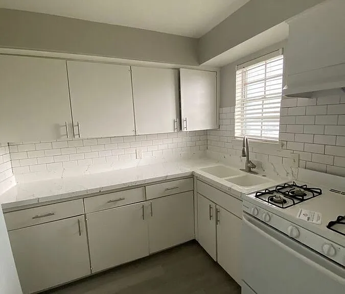 1729 Cox St — Photo 518