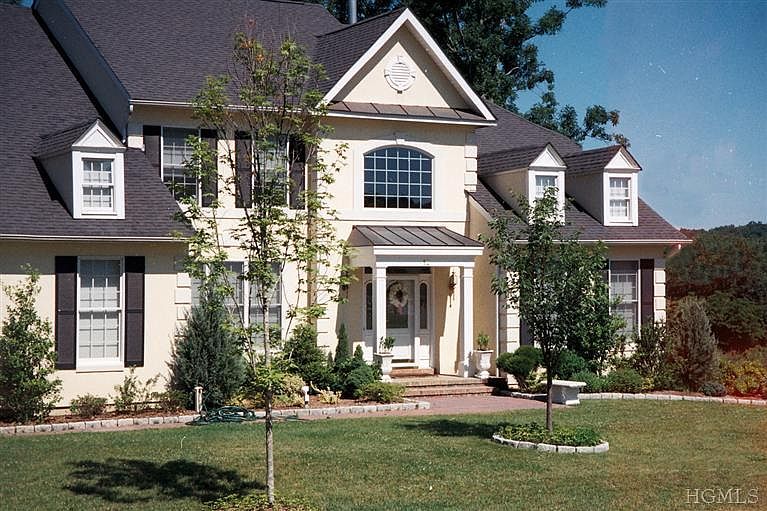 1st image of 12 Stratford Dr