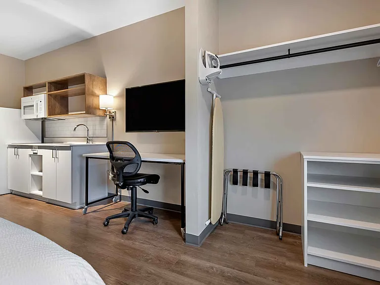 Studio Suite - 1 Queen Bed