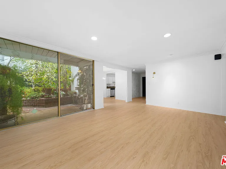 406 N Oakhurst Dr #105 — Photo 5