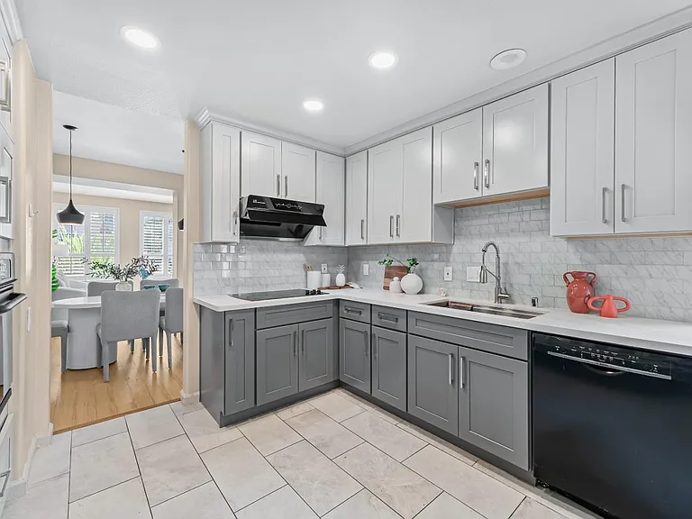 856 Lakeshore Dr — Photo 10
