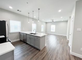 144 W 5th St Unit B, Kemah, TX 77565