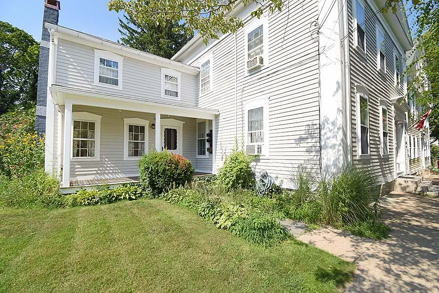 120 Main St #3