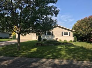 2707 18th St S, Moorhead, MN