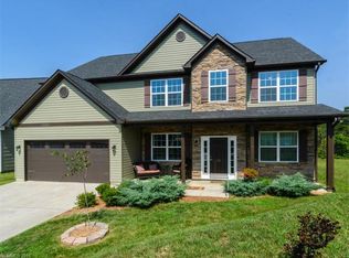 23 Trey Bourne Dr, Asheville, NC 28804