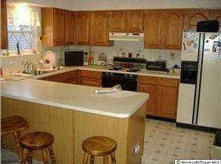 22 Swindon Ct, Toms River, NJ 08757