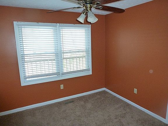 2nd image of 1060 Thorn Cir