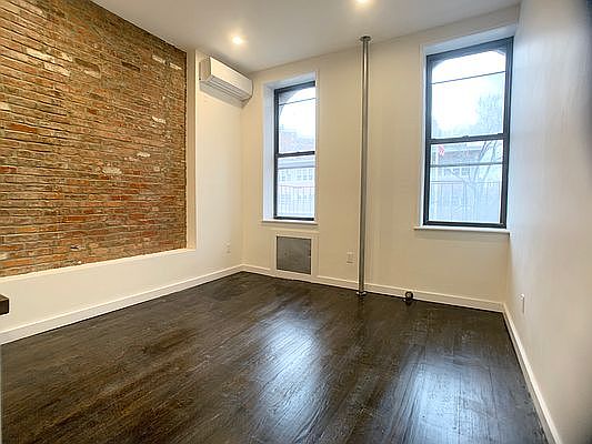 4th image of 211 Henry St APT 4B