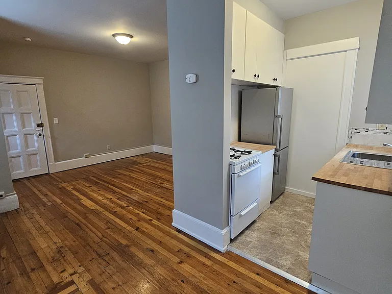 512 Whitney Ave #1BB — Photo 5