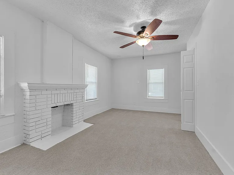 402 Ada St #1 — Photo 9