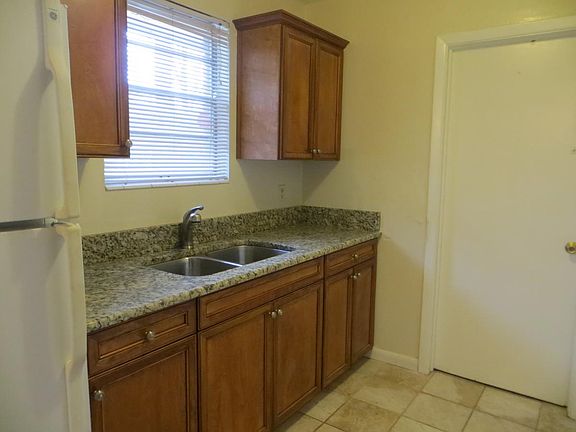 Kitchen/new cabinets and granite countertops