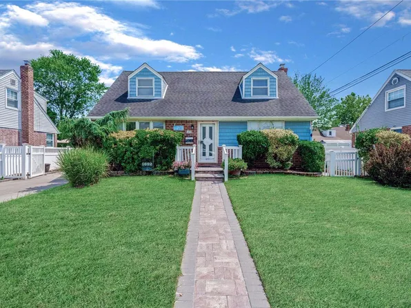 1692 Martin Road, East Meadow, NY 11554