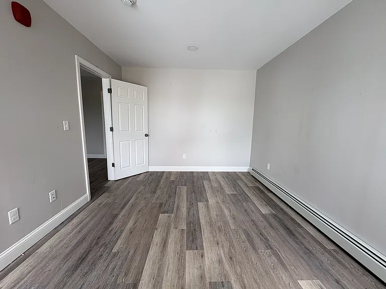 48 Knox St #3 — Photo 9