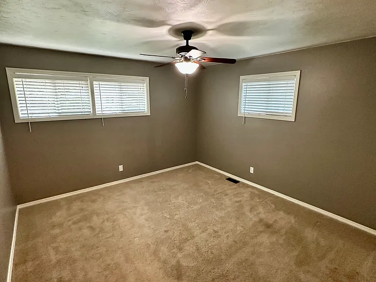 5411 N Oak St — Photo 6
