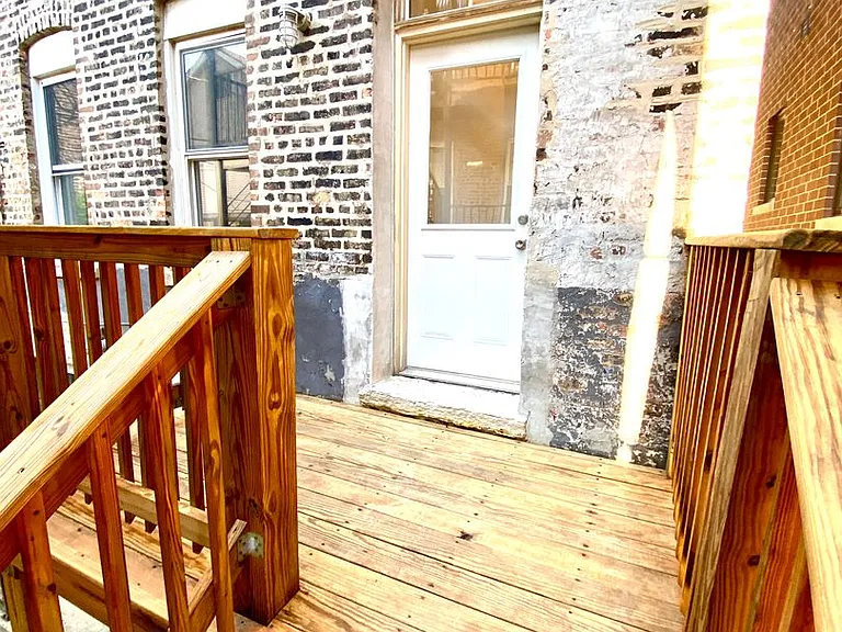 Pilsen 1820 Throop — Photo 17
