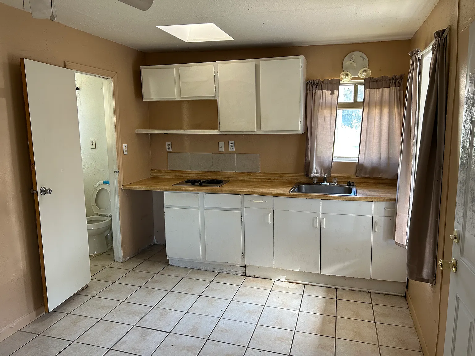 Studio, 400 sqft, $650 — Photo 1