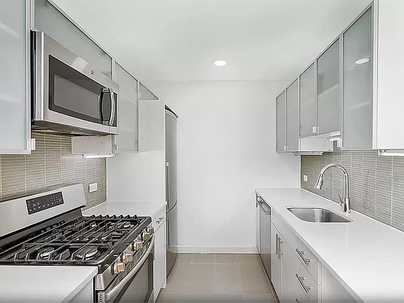 3rd image of 222 E 111th St APT 3F
