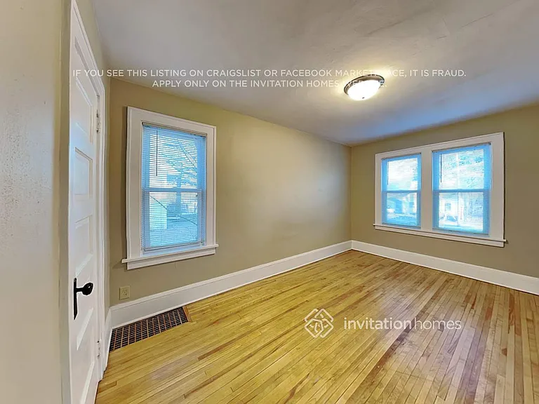 2200 Margaret St — Photo 12