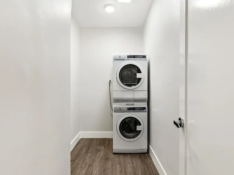 927 N San Vicente Blvd — Photo 8