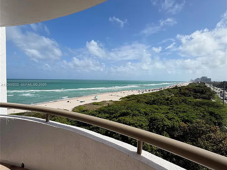 Collins Ave — Photo 1