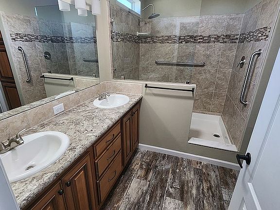 5th image of 1027 Wren Cir