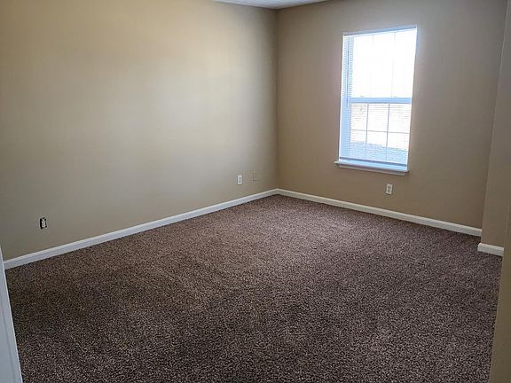 5th image of 20 Hillside Ct APT 130