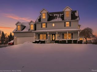 7755 Macedonia Ln, Northville, MI 48168