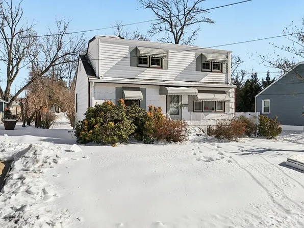 7 Harwin Dr, East Brunswick, NJ 08816