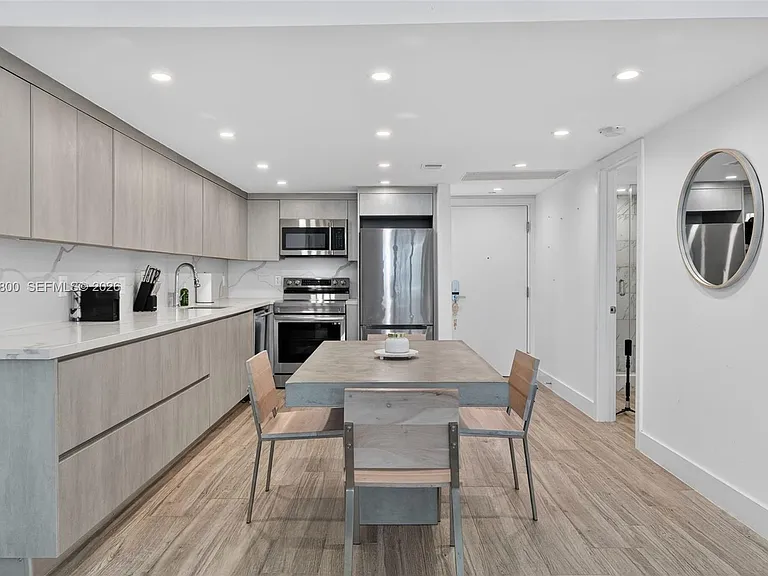 2301 Collins Ave #943 — Photo 23