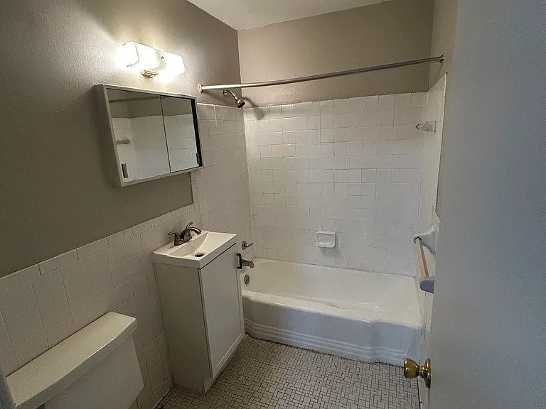 3126 E 58th St #10 — Photo 6