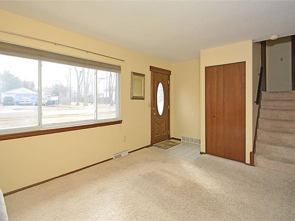 3rd image of 860 Roberts St