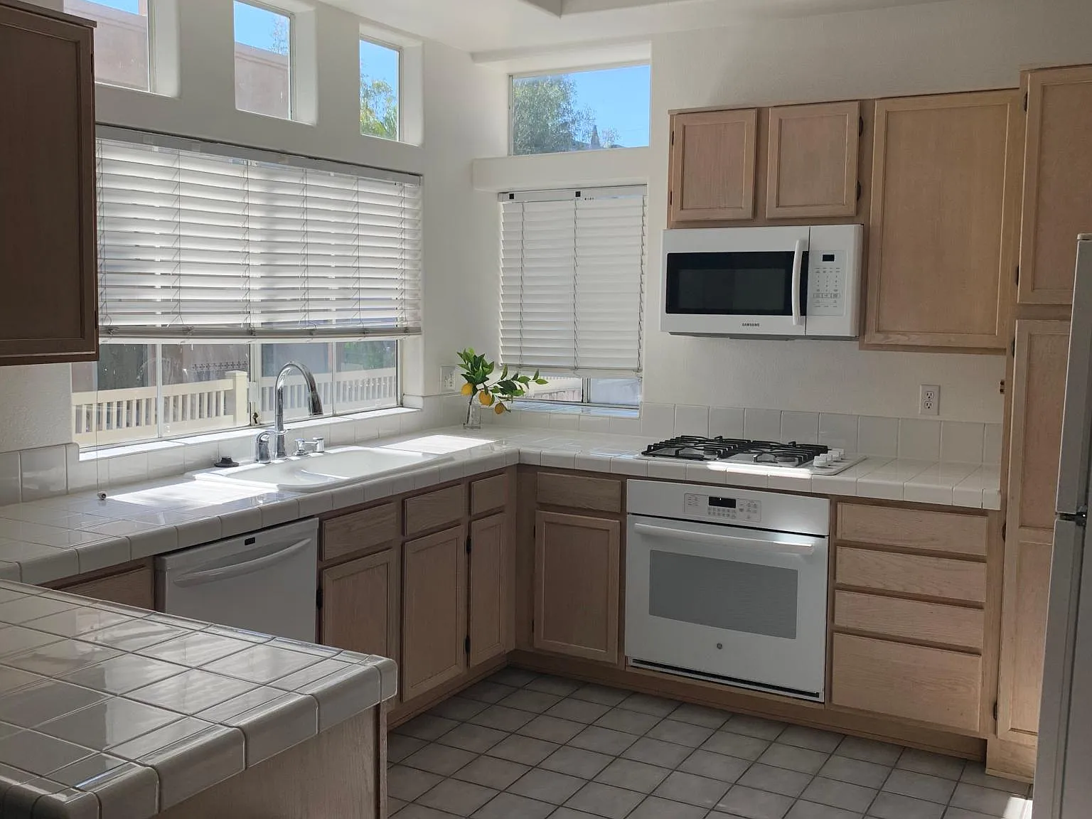 2 bed, 2.5 bath, 1560 sqft, $5,750 — Photo 3