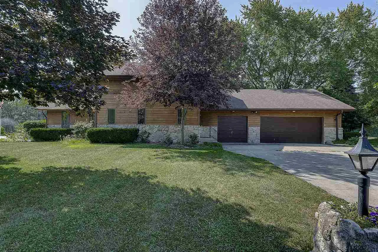 1708 Fairway Dr photo 1
