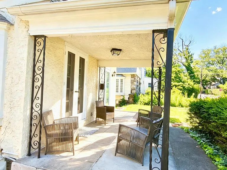 222 Rock Glen Rd — Photo 3