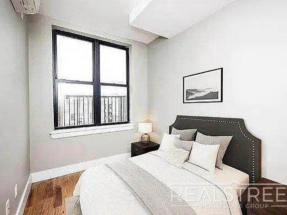 5th image of 1526 Park Pl APT 2F