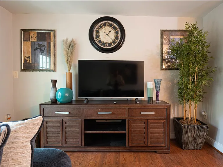 Green Oaks Ln — Photo 17