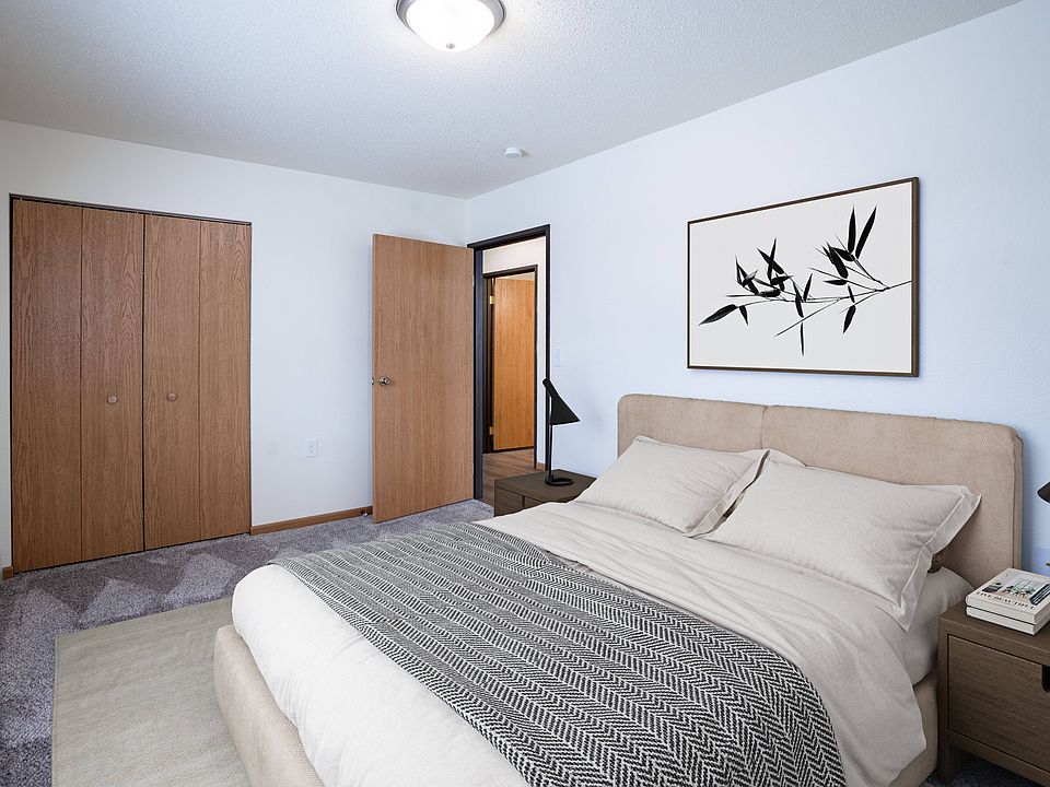 Moorhead, MN Woodstone Apartments | 31A | Bedroom